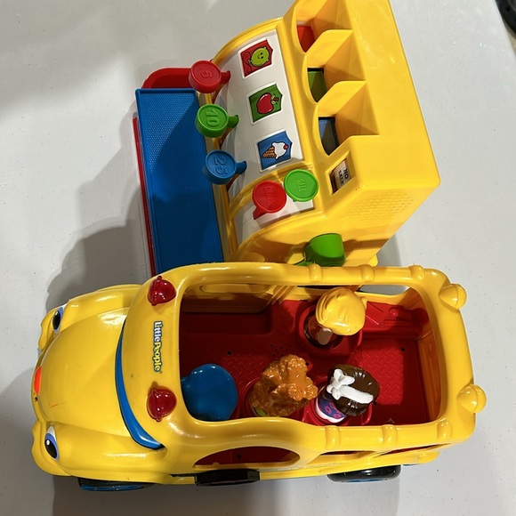 Fisher-price bundle. School bus with 4 children and cash register. - Picture 6 of 6